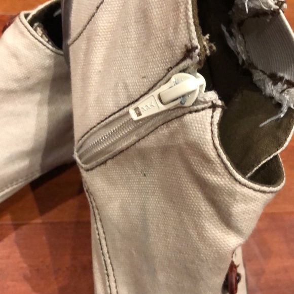 BC sneakers with side zipper size 7.5 - Picture 6 of 6